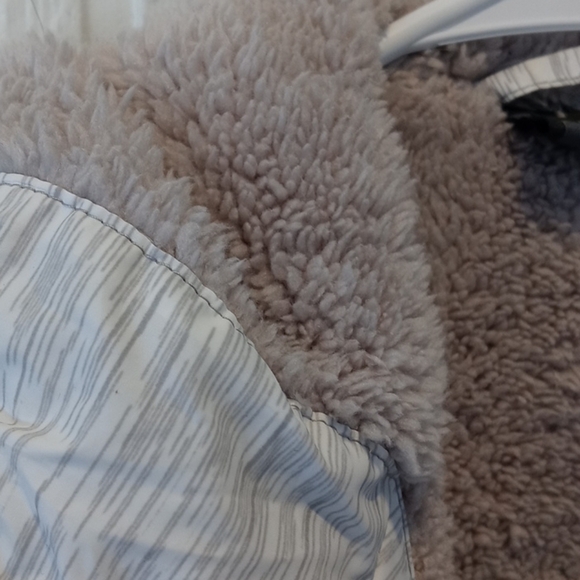 New Balance medium coat excellent condition - Picture 12 of 14